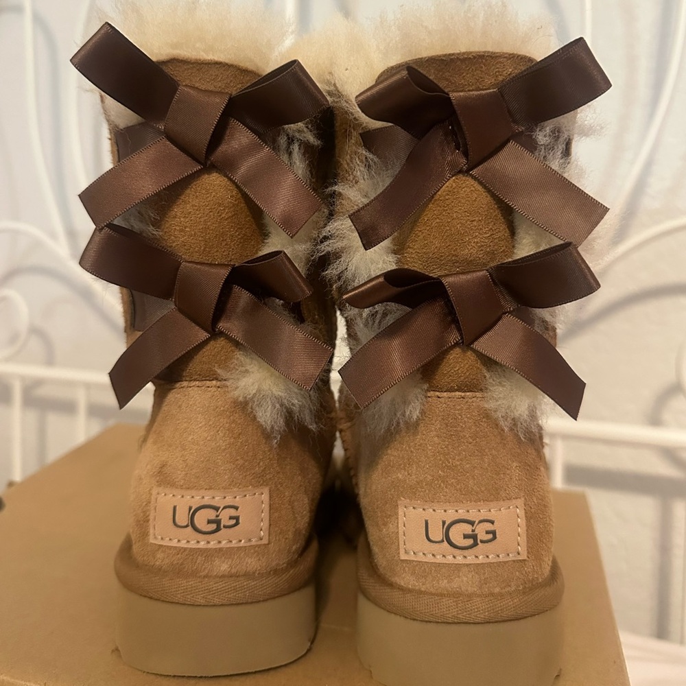 Bailey Bow Uggs Brand New